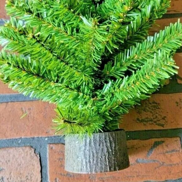 Christmas Tree 14 In Pine Green Table Top Tree Home Desk Artificial Pine 61 Tips - Picture 6 of 7